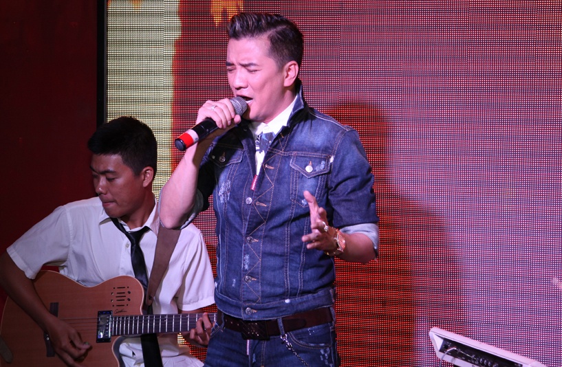 Dam Vinh Hung: 'Co mot khan gia, toi van hat' hinh anh