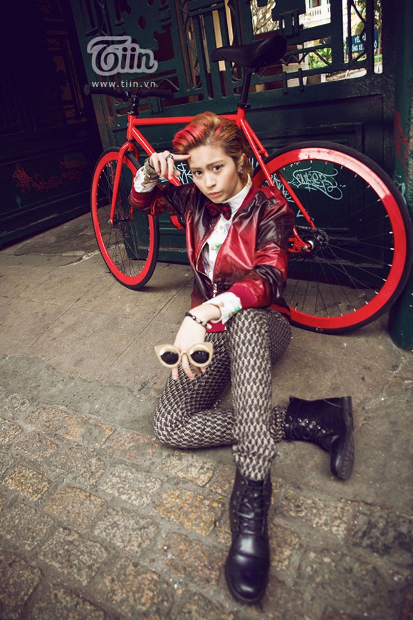 Khi nhắc đến phong cách tomboy, Gil Lê là cái tên đầu tiên mà ai cũng nghĩ tới. Ngay từ những ngày đầu gia nhập làng giải trí, cựu thành viên nhóm X5 đã tạo cho mình phong cách khác biệt, khó nhầm lẫn với bất kỳ ai. Với phong cách thời trang unisex cùng kiểu tóc đậm chất “men”, Gil Lê được nhiều người ưu ái dành tặng biệt danh là 