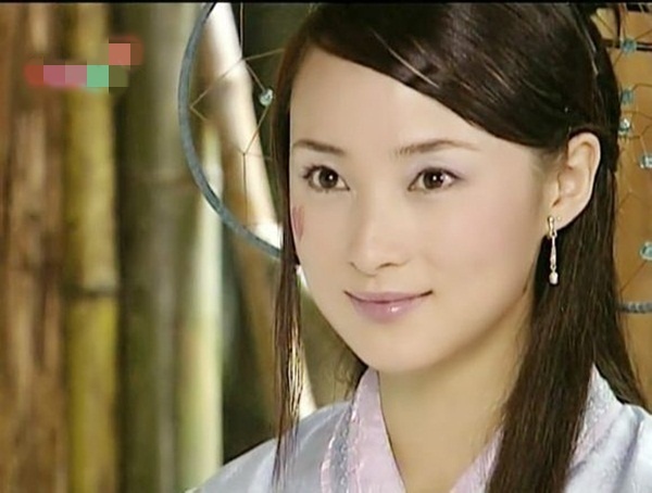 Đệ Nhị Mộng (Thủy Linh) trong Phong Vân ghi điểm với sự dịu dàng và vẻ đẹp đằm thắm.