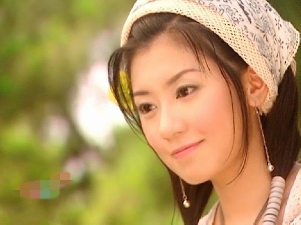 Vẻ đẹp trong sáng của Tôn Tiểu Hồng (Giả Tịnh Văn) trong Tiểu Lý Phi Đao.