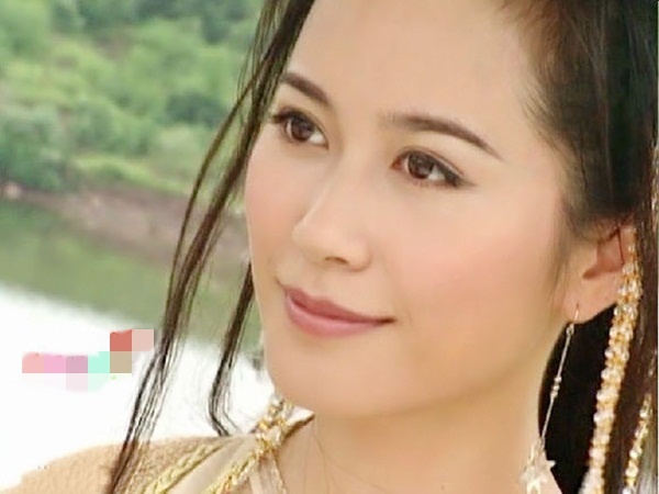 Nụ cười làm đắm say lòng người của Du Phi Hồng.