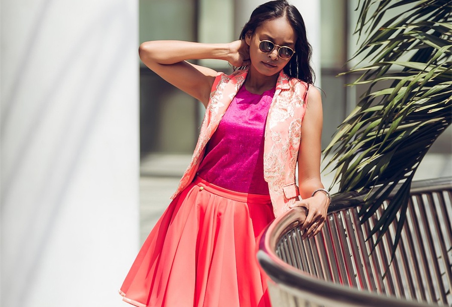 Lam Thu Hang dien gam hoa bat mat xuong pho ngay he hinh anh