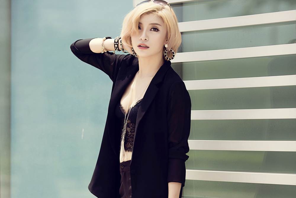 Tieu Chau Nhu Quynh doi phong cach voi mot khoe noi y hinh anh