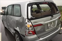 Nhat Tinh Anh gap tai nan giao thong khi di dien hinh anh