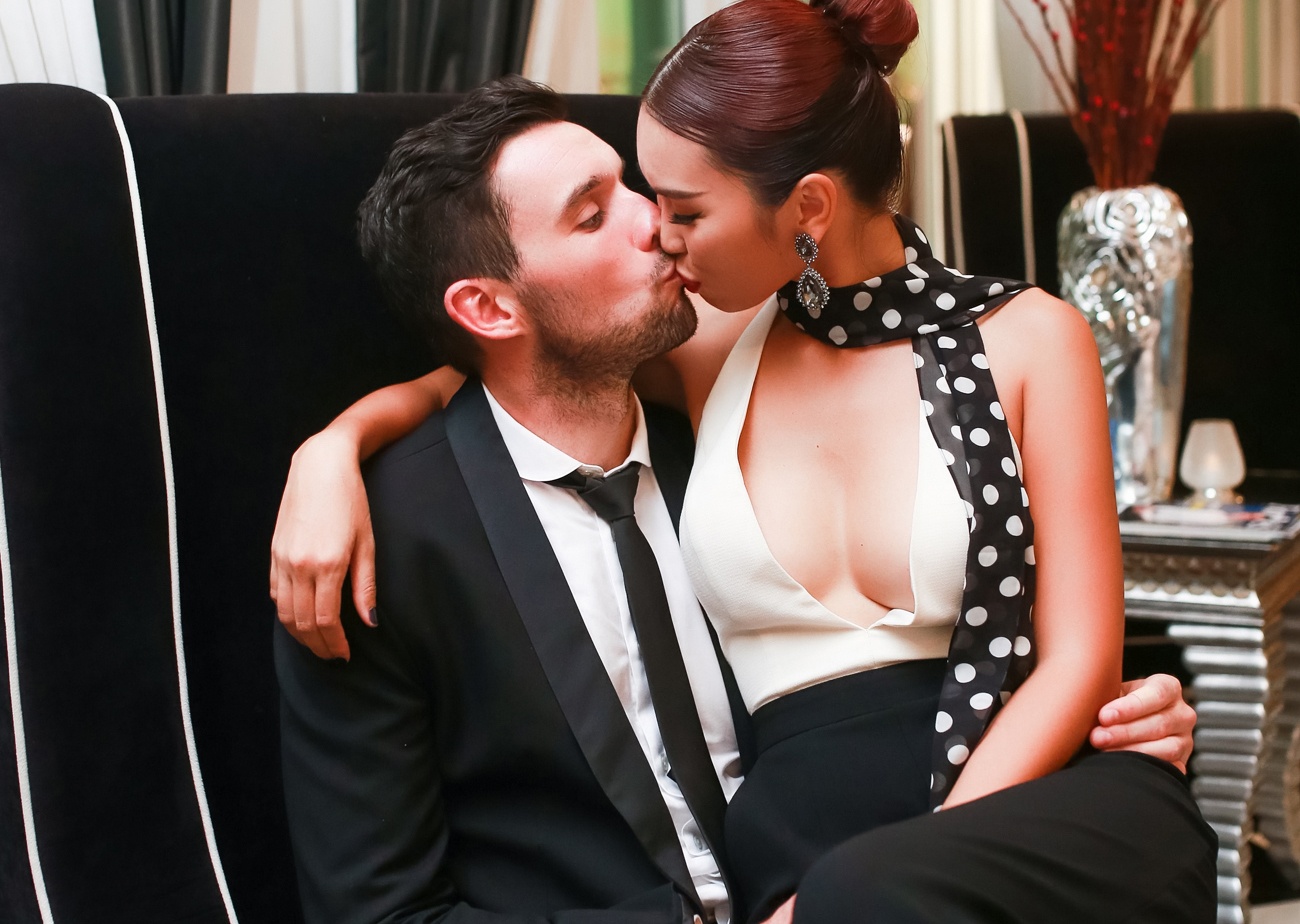 Ha Anh mac ho bao tinh tu ben hon phu Tay o su kien hinh anh