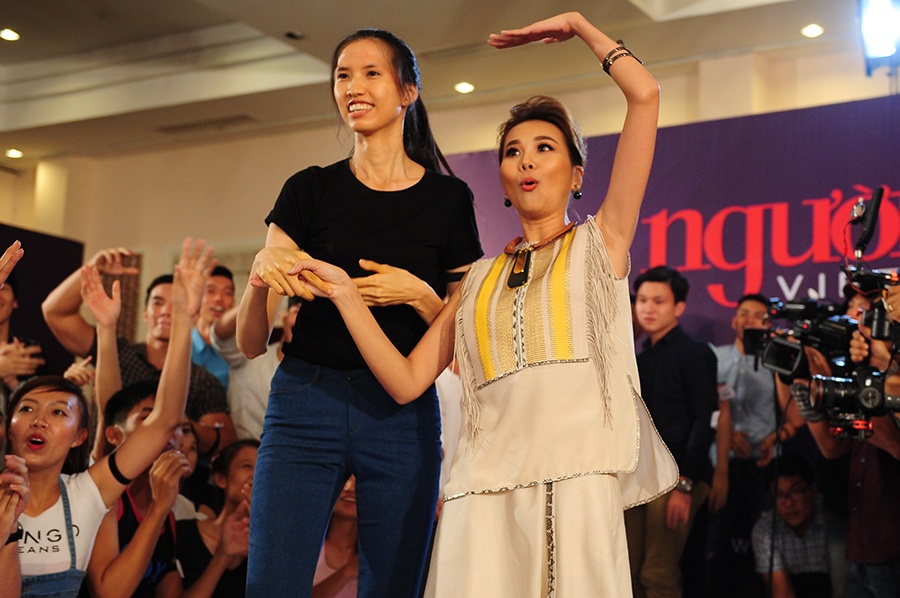 9X cao 1,9 m duoc Thanh Hang dua thang vao vong trong hinh anh