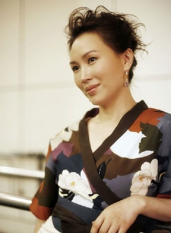 Tú Văn chịu nhiều đau khổ.