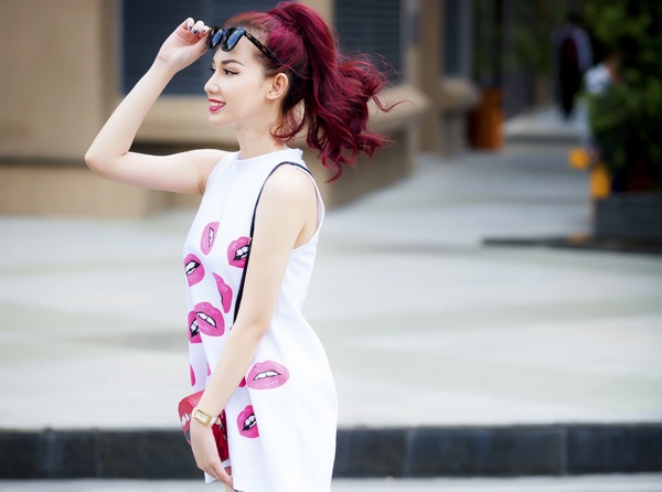 Quynh Chi mac dep dao pho giua on ao hon nhan tan vo hinh anh