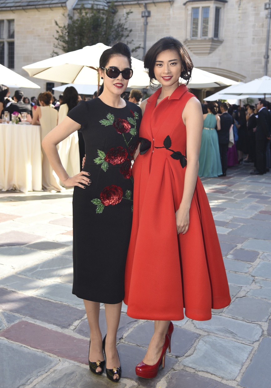 Thu Phương chụp ảnh thân thiết cùng Ngô Thanh Vân.