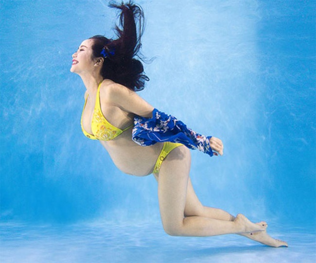 Kieu nu showbiz Viet mang bau van dien bikini goi cam hinh anh