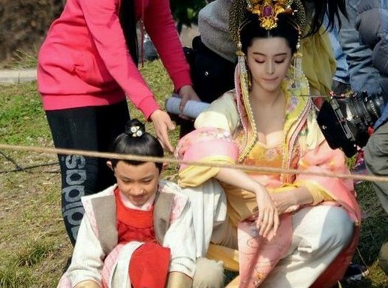 Anh hau truong hiem cua nhung phim co trang dinh dam hinh anh