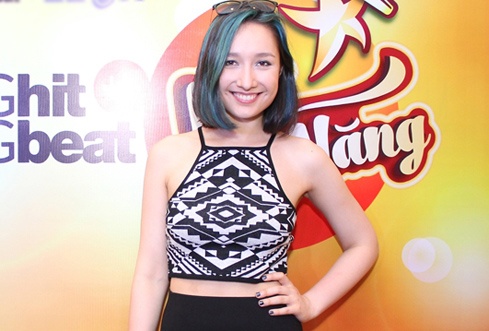 Anna Truong vao nhom sao mac xau vi lo eo kem thon hinh anh