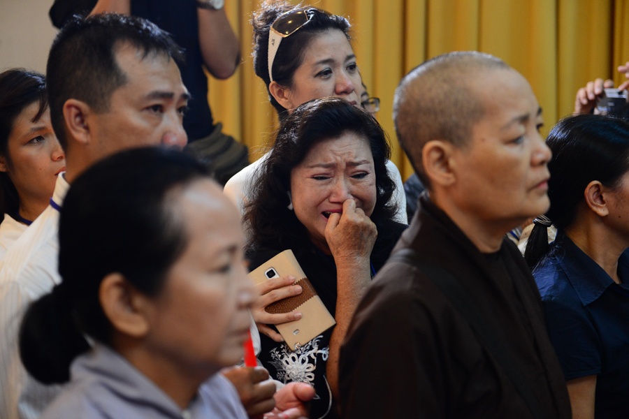 Nhung cau chuyen cam dong trong dam tang GS Tran Van Khe hinh anh