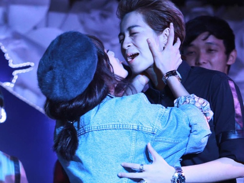 Chi Pu ke sat moi Gil Le trong buoi hop fan hinh anh