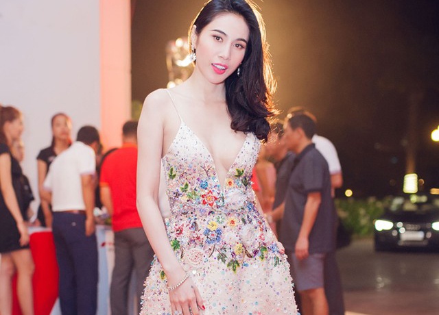 Top 10 trang phuc sexy nhat thang 6 hinh anh