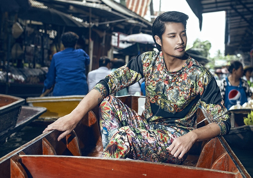 Ho Vinh Anh dien cay hoa tiet dao cho noi Thai Lan hinh anh