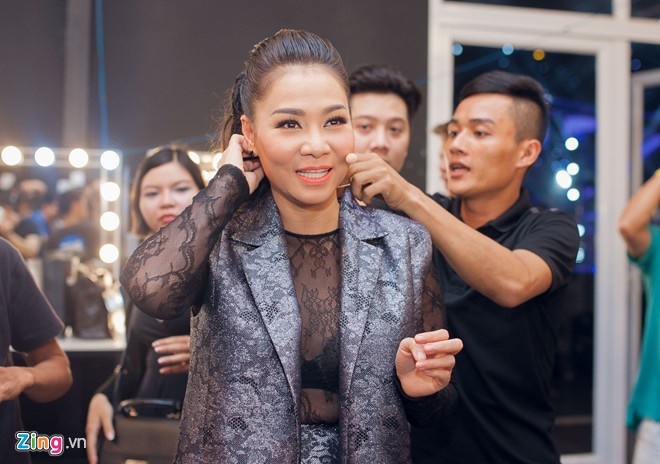 Thu Minh mac goi cam lo khuyet diem vao nhom mac xau hinh anh