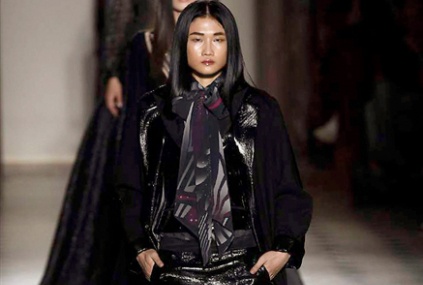 Kha My Van xuat hien tai Tuan le thoi trang Paris hinh anh