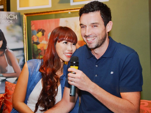 Ha Anh: 'Me chong hoi y kien truoc khi chup anh cung toi' hinh anh