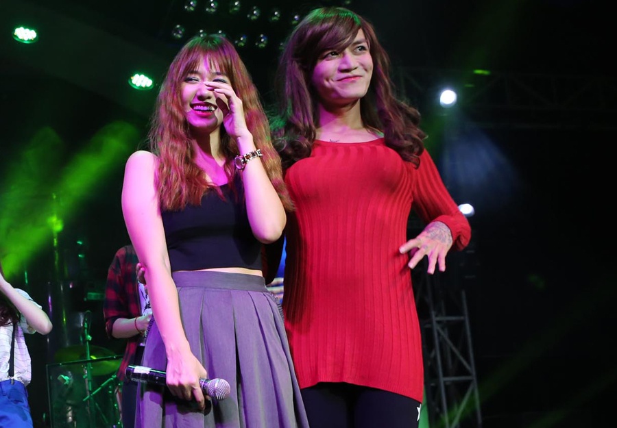 BB Tran gia gai treu choc Hari Won hinh anh