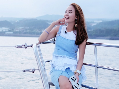 Minh Hang dien 5 set do street style du lich Han Quoc hinh anh