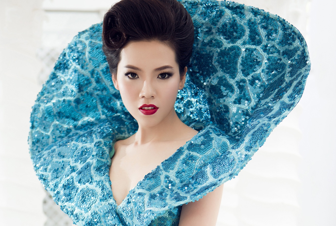 A khoi DB song Cuu Long dien vay da hoi sequin goi cam hinh anh