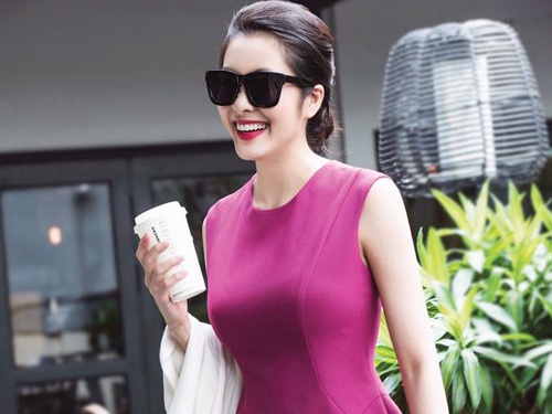 Ha Tang tich cuc khoe dang chuan voi vay ao tu thiet ke hinh anh