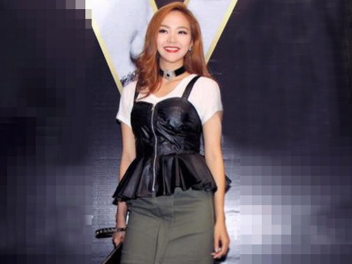 Minh Hang vao nhom trang phuc xau tuan qua hinh anh