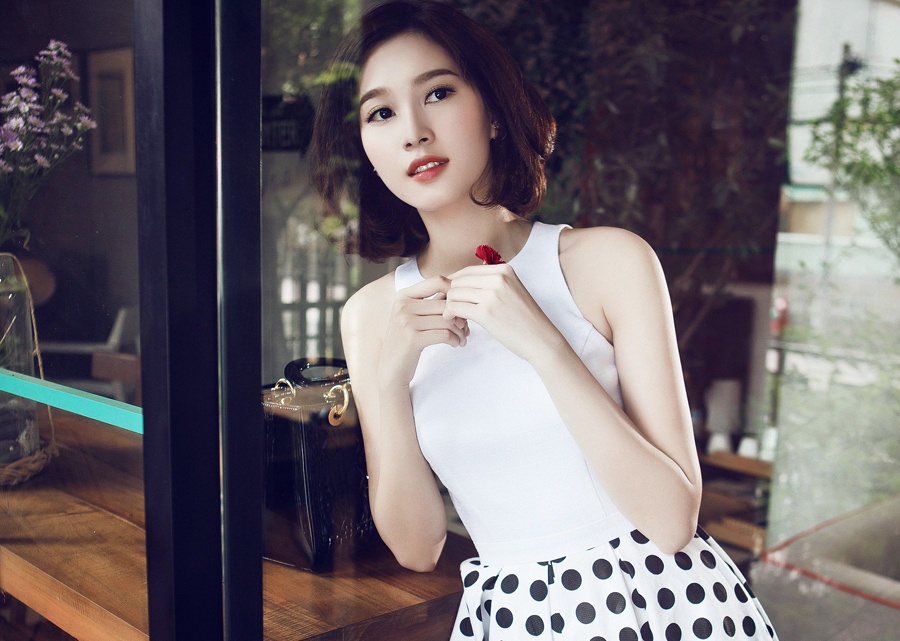 Dang Thu Thao dep tinh khoi voi trang phuc co dien hinh anh