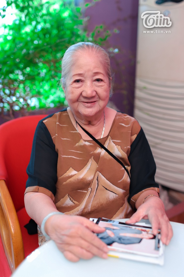 Bà ví cuộc đời mình như nhánh lục bình trôi theo dòng nước lũ.