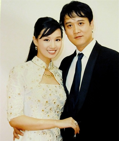 Vợ chồng Lã Thanh Huyền hạnh phúc trong ngày cưới.