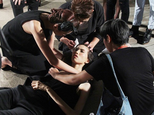 Thi sinh Next Top ngat xiu khi Thanh Hang che catwalk xau hinh anh