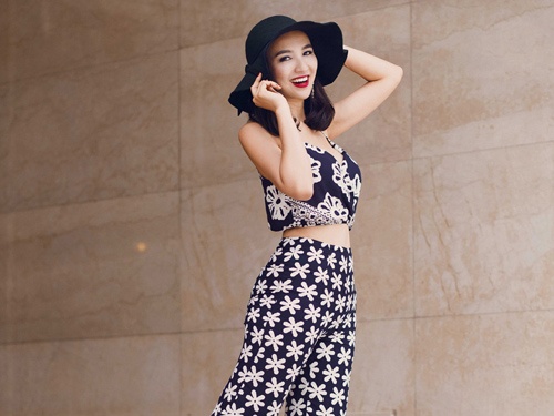 Ngoc Diem khoe eo thon xuong pho hinh anh