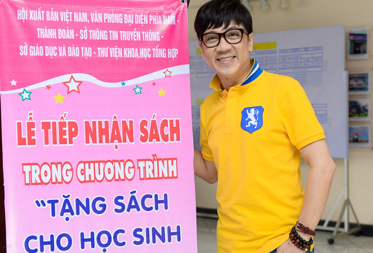 Thanh Loc tham gia tang sach cho hoc sinh ngoai thanh hinh anh
