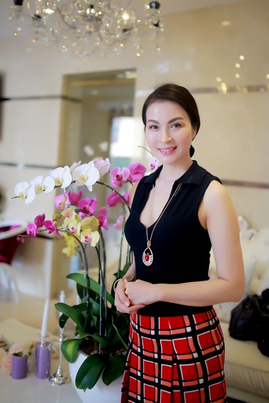 Thanh Mai khoe vẻ đẹp không tuổi.