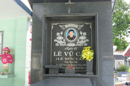 Mộ nghệ sĩ Lê Vũ Cầu.