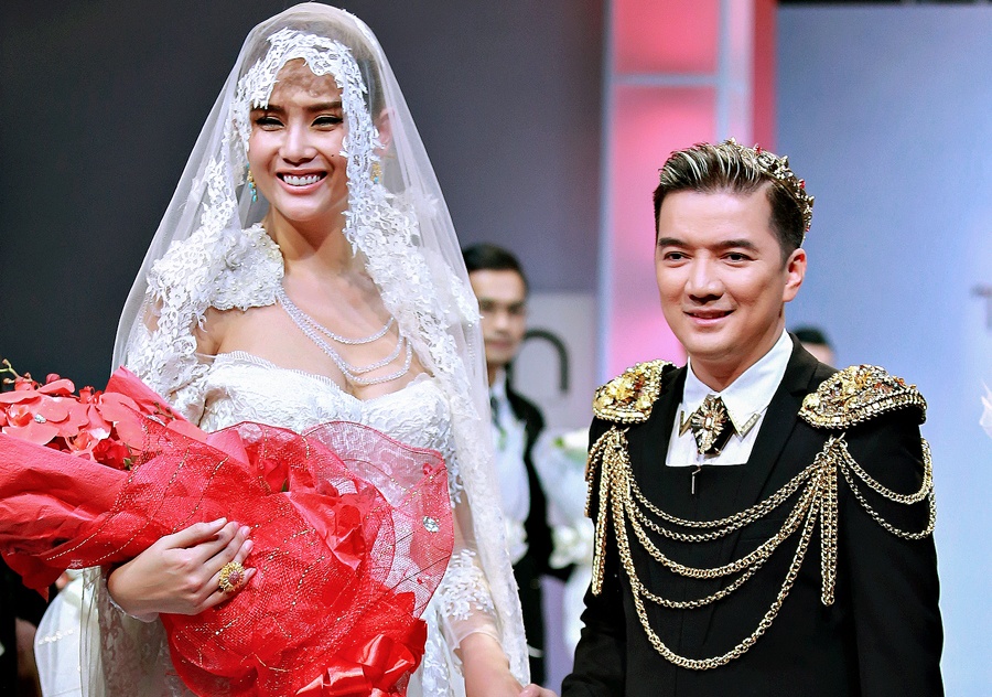Dam Vinh Hung thap be khi catwalk cung Vo Hoang Yen hinh anh