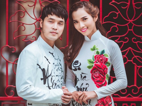 Vo chong Ung Hoang Phuc dien ao dai doi chup anh tinh tu hinh anh