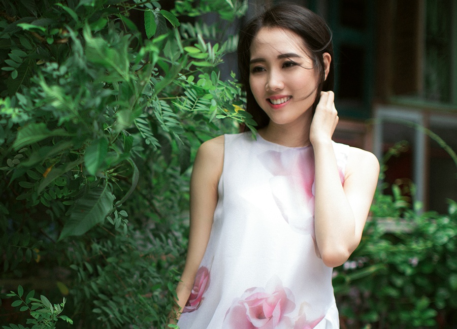 Vo 9X cua Ngo Quang Hai khoe ve dep trong treo hinh anh