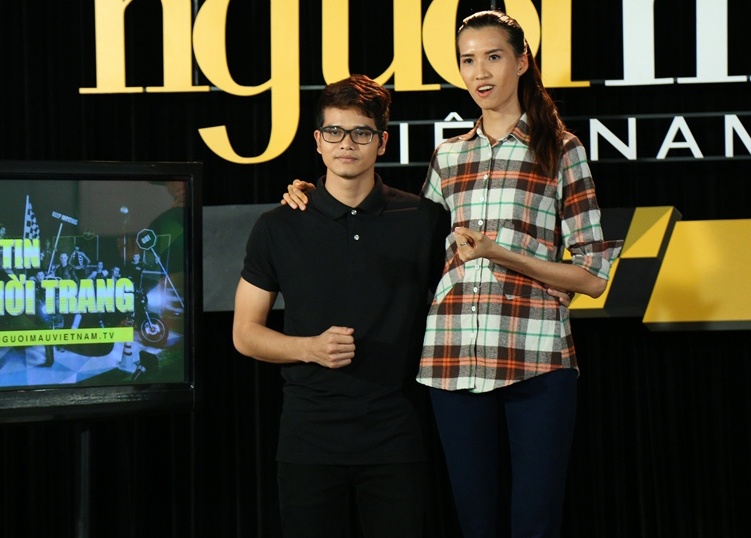 Thi sinh Next Top long ngong lam MC hinh anh