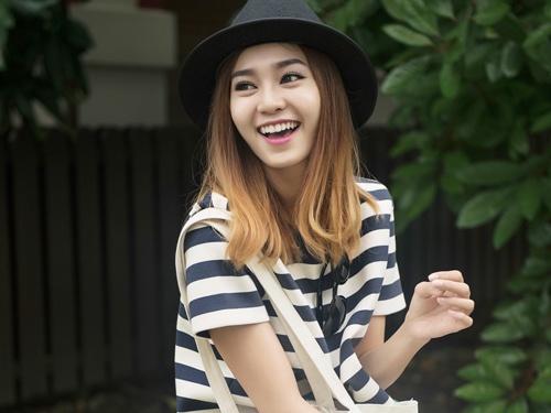 Ninh Duong Lan Ngoc sanh dieu tren duong pho Singapore hinh anh