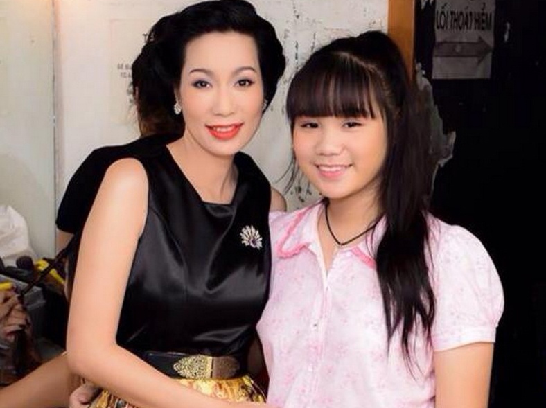 Trinh Kim Chi lan dau gioi thieu con gai o su kien hinh anh