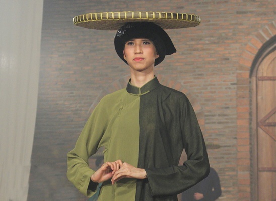 Thi sinh Next Top che co gai cao 1,9 m catwalk xau hinh anh