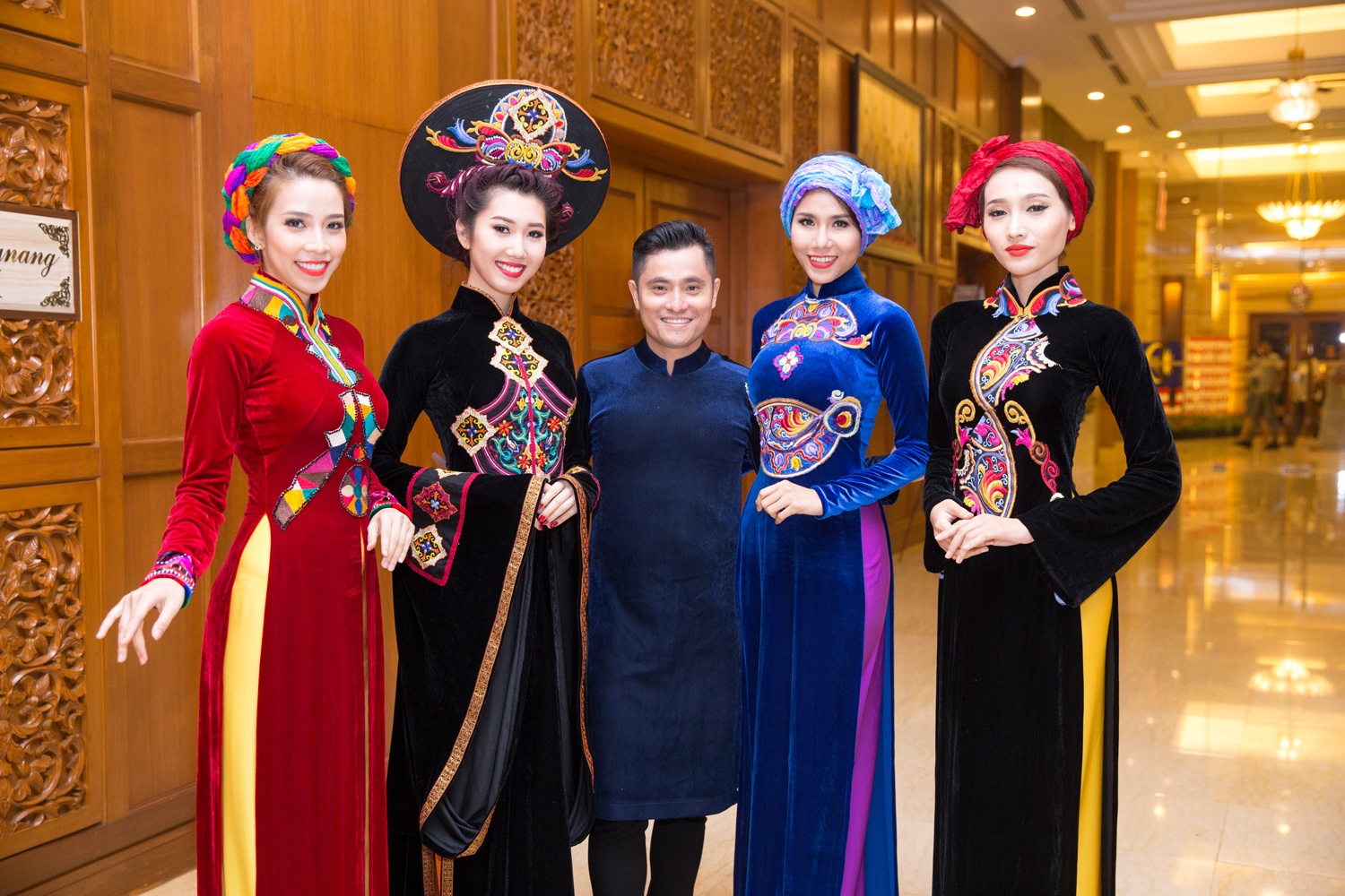 Nhat Dung gioi thieu bo suu tap ao dai o Malaysia hinh anh