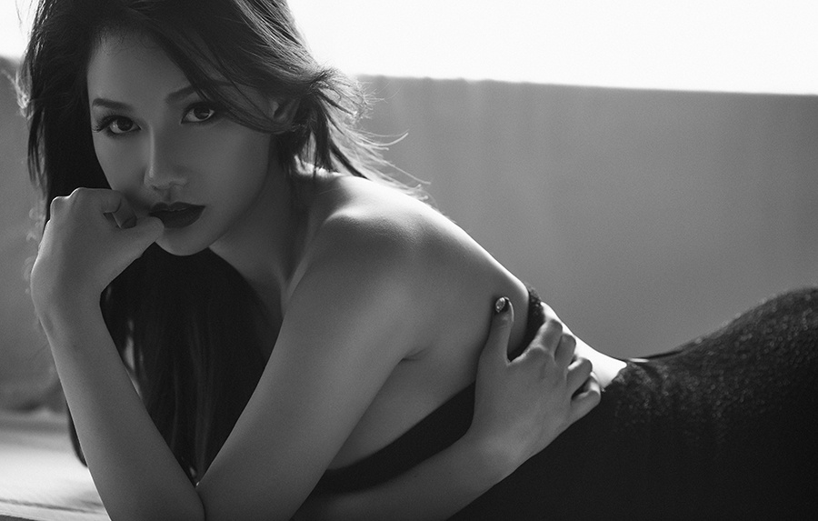 MC Quynh Chi khoe duong cong voi dam da hoi hinh anh