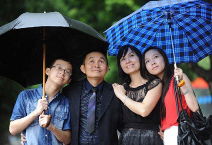 Gia dinh hanh phuc it nguoi biet cua danh hai Xuan Hinh hinh anh