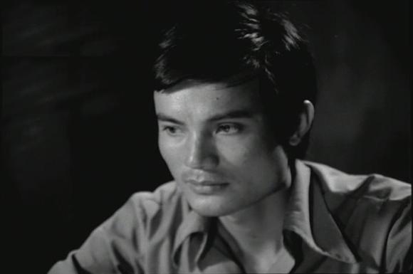 Hữu Mười vai thầy giáo Khang