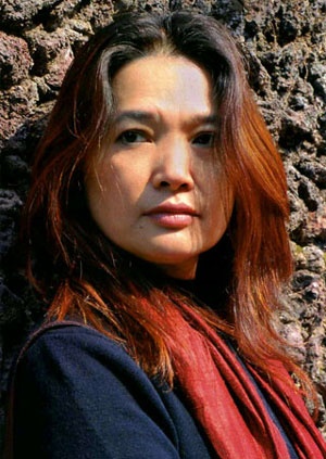 Năm 2006, Lê Vân gây sốc dư luận với cuốn tự truyện Lê Vân: Yêu và sống