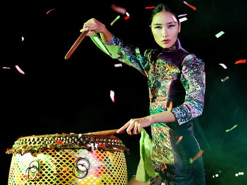 Trang Khieu dien ao dai cach dieu don trung thu hinh anh