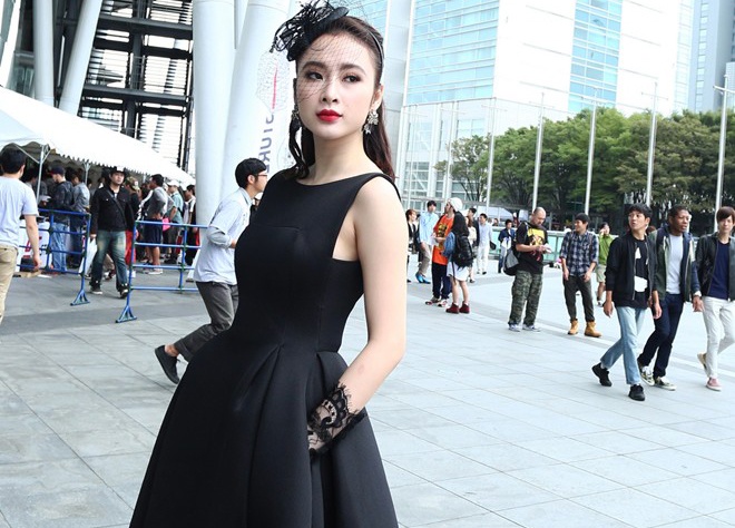 Sao Viet mat diem vi trang phuc khong an nhap su kien hinh anh